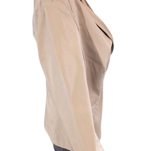 Low Maintenance Zara Women's Beige Blazer, Size 10 US, With Padded Shoulders - Picture 4 of 7